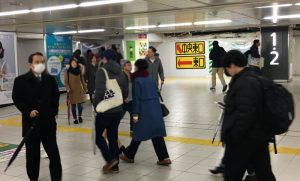 JR新宿駅構内の仮設案内表示