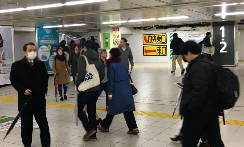 JR新宿駅構内の仮設案内表示